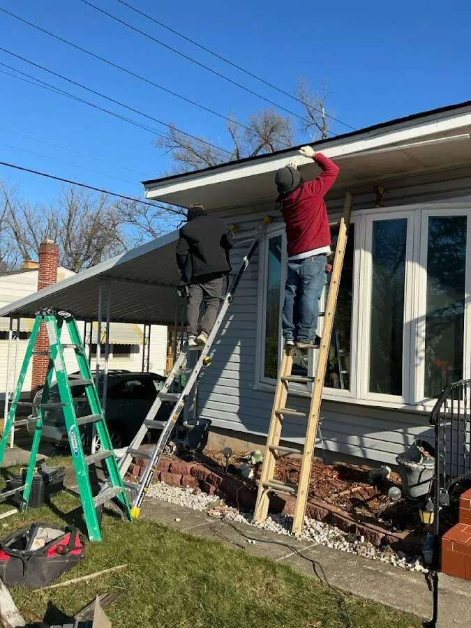 Restoration crew performing exterior repair in Wilmington Island